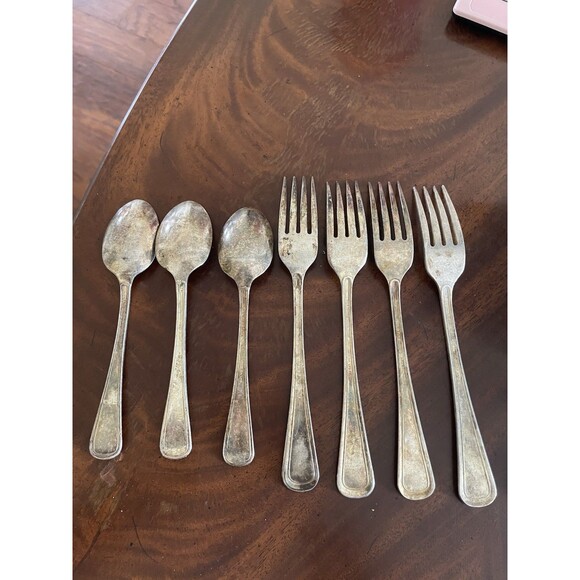 Vintage Wm. A Rogers Hotel Plate Oneida Ltd. 3 Spoons & 4 Forks - Picture 3 of 11